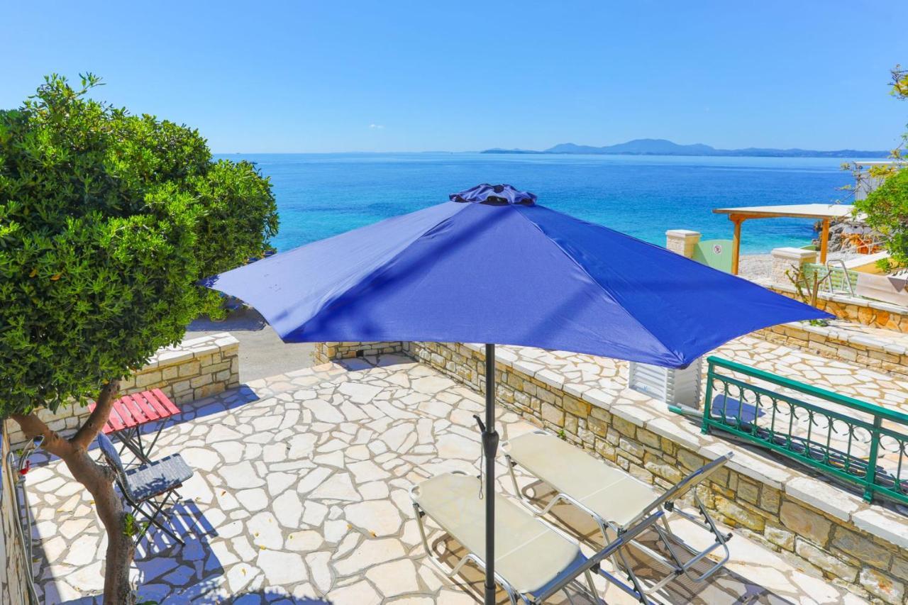 Kaminaki Beachfront Apartments Nisaki  Extérieur photo