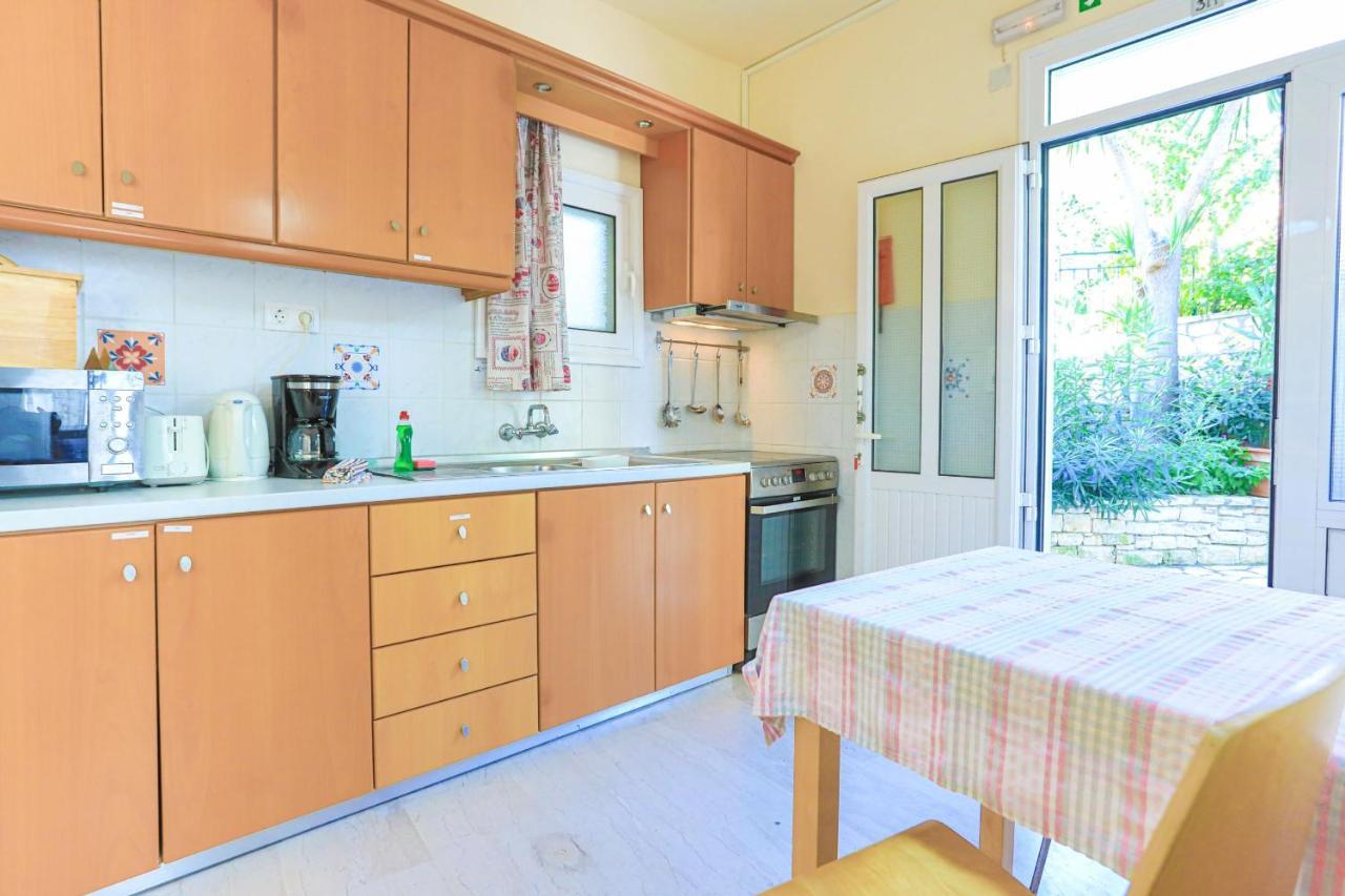 Kaminaki Beachfront Apartments Nisaki  Extérieur photo